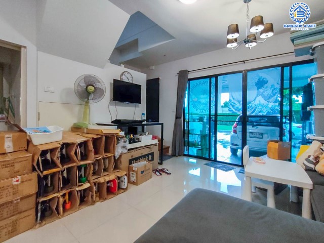 *****ทาวน์เฮ้าส์ 3 ชั้นมือสอง ม.บ้านกลางเมือง ราชพฤกษ์-รัตนาธิเบศร์ บ้านสวงย พร้อมเข้าอยู่ เนื้อที่ 19.1 ตร.ว. ฟังก์ชัน 3 ห้องนอน 3 ห้องน้ำ 2 ที่จอดรถ แถมฟรี !! เครื่องปรับอากาศ 3 เครื่อง, เครื่องทำน้ำอุ่น 2 เครื่อง เชื่อมต่อทั้งถนนงามวงศ์วาน, ถนนรัตนาธิเบศร์, รถไฟฟ้าสายสีม่วง "สถานีบางรักใหญ่"